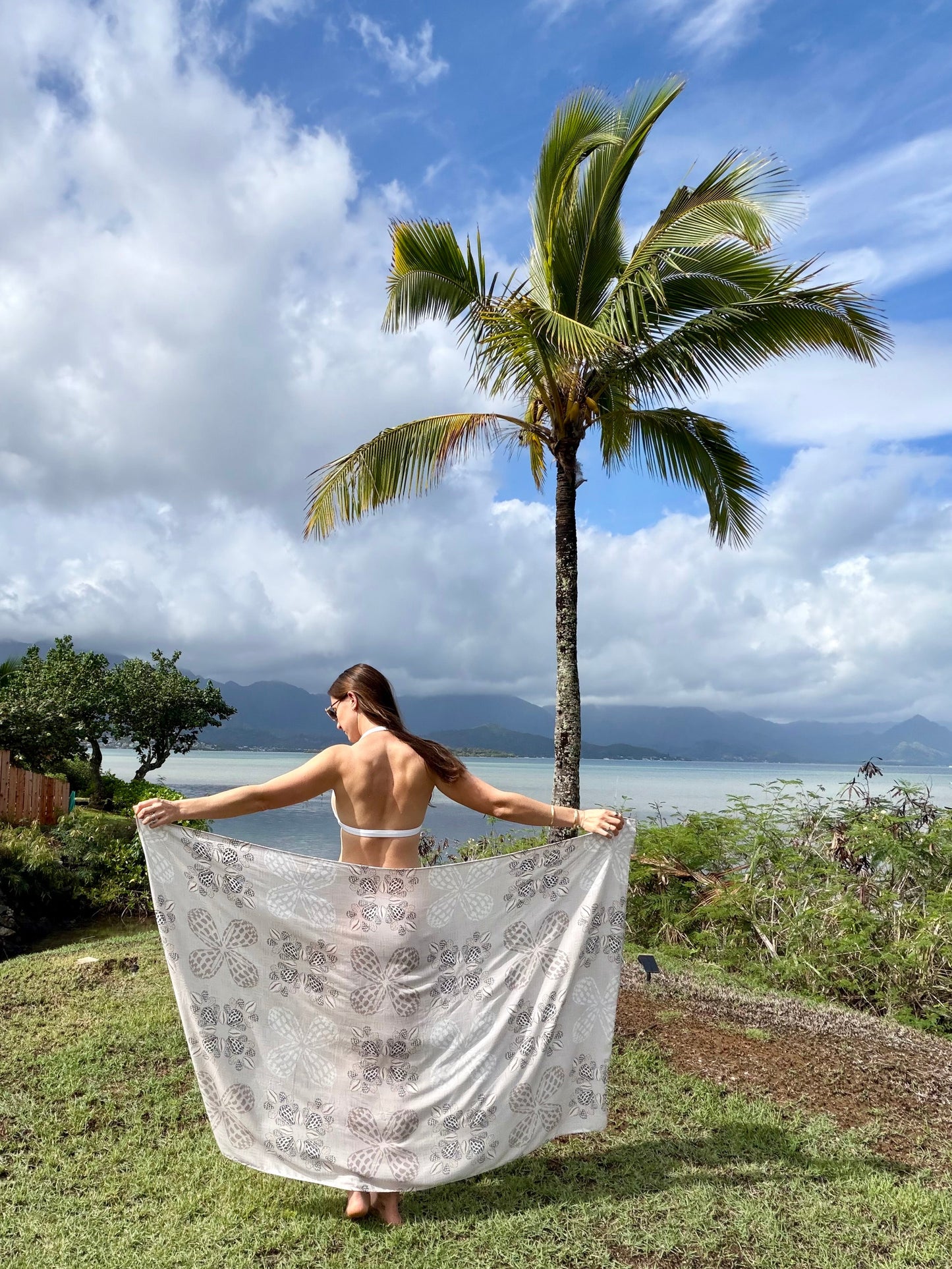 Shelling Pareo (Hebrew & Cowry)