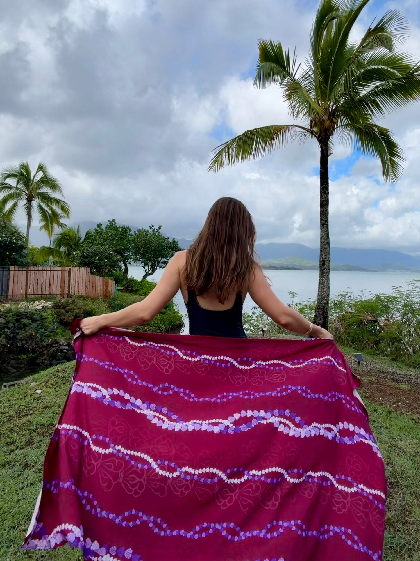 Crown Flower Lei Pareo